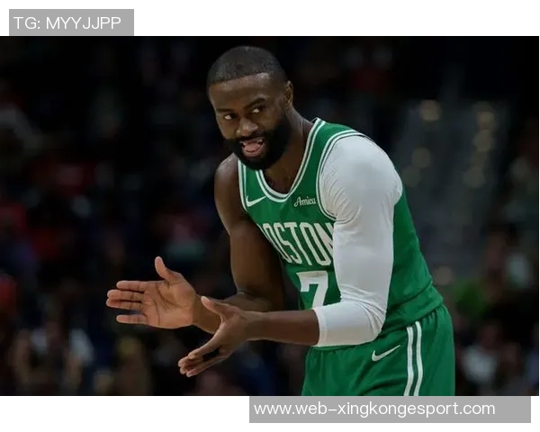 杰伦布朗谈遭遇包夹时的传球选择强调对队友的信任与团队合作的重要性